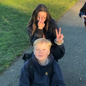 Meet your Posher, Aine